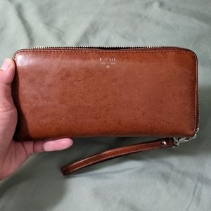 EUC Fossil Wallet Clutch